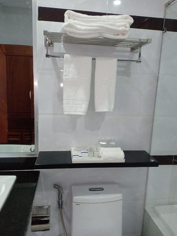 Kampong Thom Royal Hotel Exterior photo
