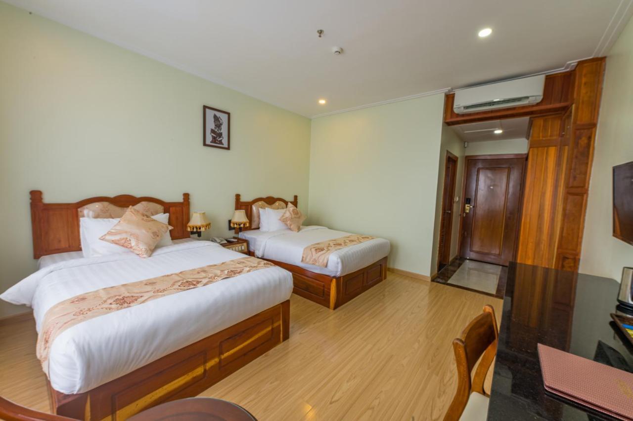 Kampong Thom Royal Hotel Exterior photo