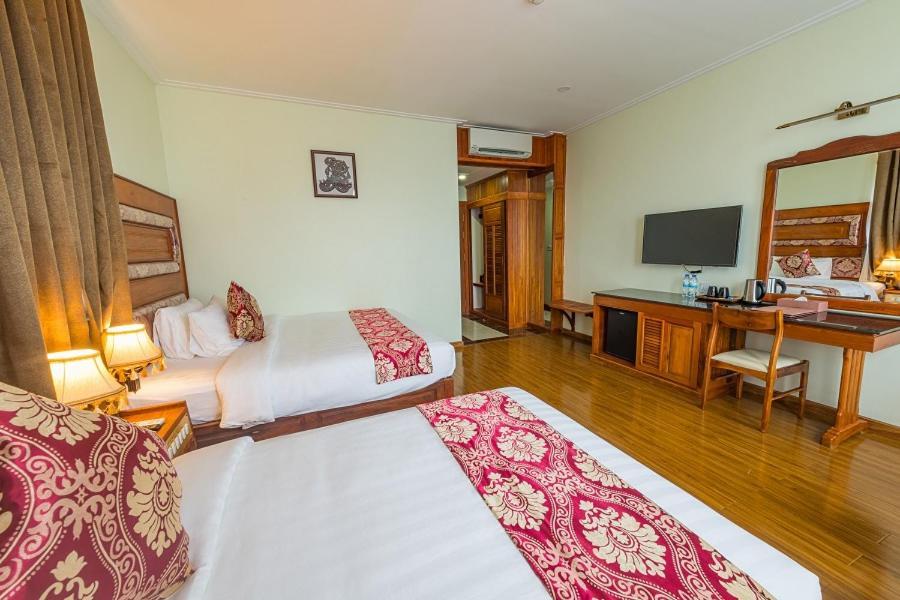 Kampong Thom Royal Hotel Exterior photo
